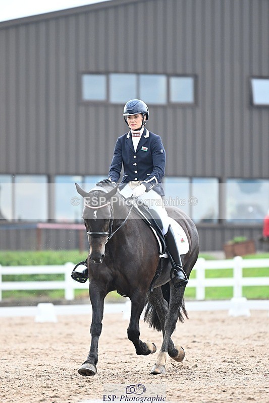 250907-124936-08458 - 005-Jessica.AllenHendrewen.Desert.Lady