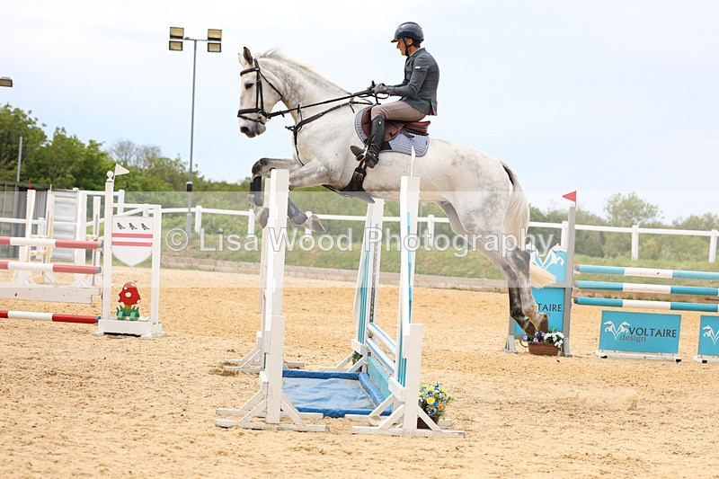 3E7A9505 - Class 8: Senior Newcomers/1.10m open