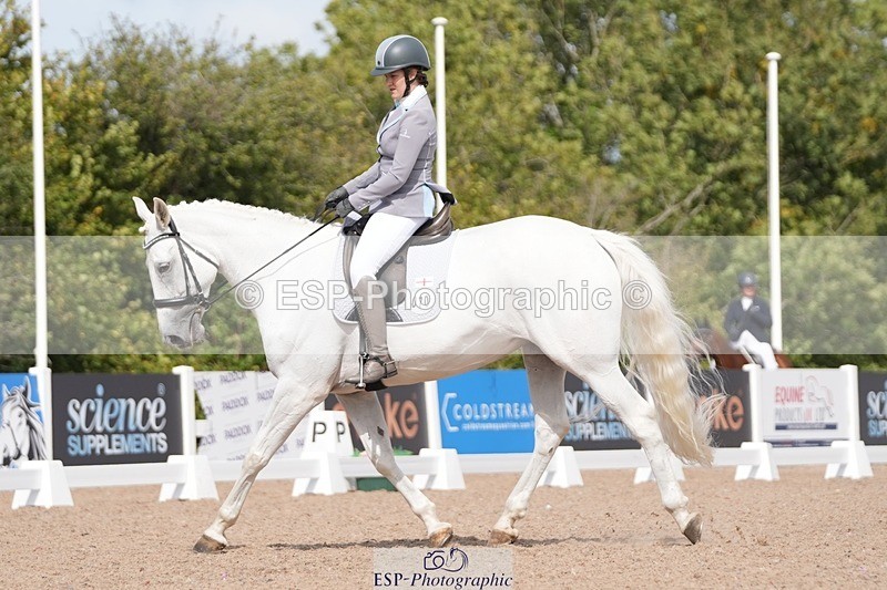 250906-122436-02328 - 070-Charlotte.DoreyDeards.Silver.Bounce