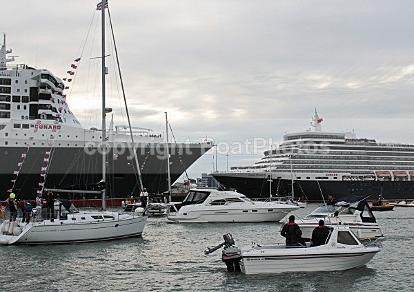 120605 QM2  QUEEN ELIZABETH IN SOUTHAMPTON IMG_7744 - THREE QUEENS MEET IN SOUTHAMPTON 5th June 2012