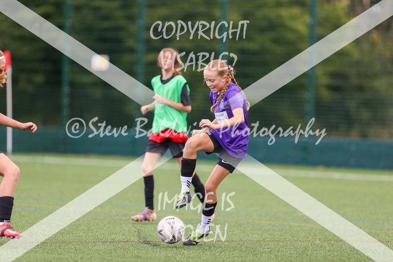 1DX31069 - 2025-09-13 FC Abbey Meads U13 Blue Girls V AFC Corsham U13 Pumas