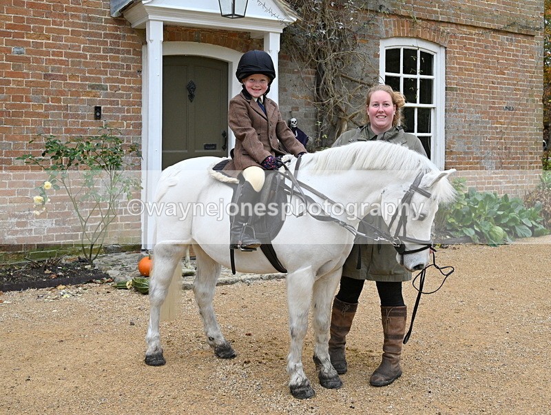 WJ7_6943 - Berks & Bucks - Children's Meet - The Old Farmhouse – Steventon.
