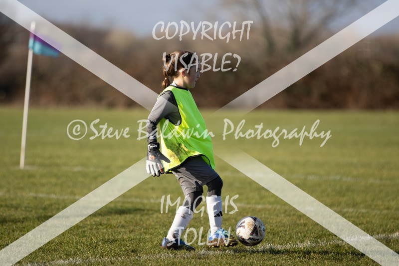 1DX30679 - 2026-01-17 FC Abbey Meads U9 Purple Girls V Develop FC U9 Girls