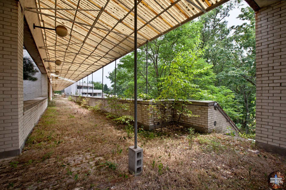 Harmony House Resort - Photographs by Matthew Christopher Murray of Abandoned America