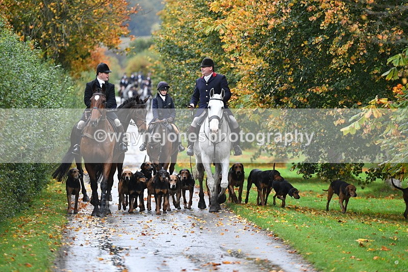 WJ5_6059 - B&B walk back for Hunt Tea !