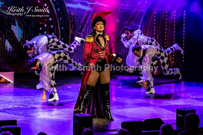 7KJS1312 - Ambition show team