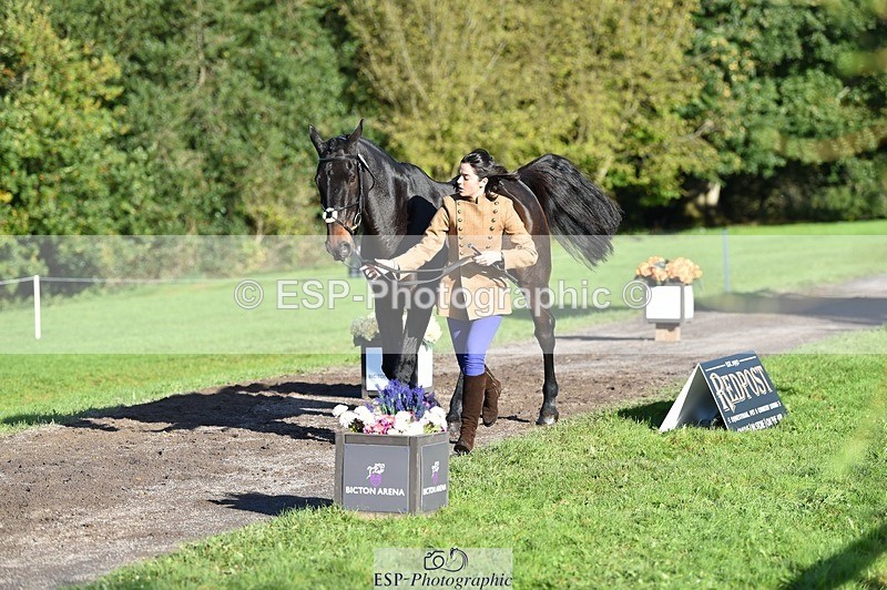 231022-102806-22499 - 472-SIR.LARRY.II-Alice.Wharton-TrotUp+SJ