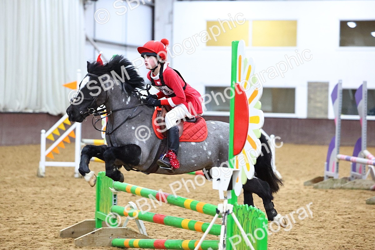 SBM_001945 - Class 4 - Festive Fences - 70cm
