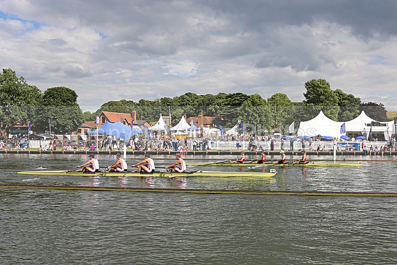 140706 CLOSE RACE WT7A9921 - HENLEY ROYAL REGATTA - SUNDAY 6th July 2014