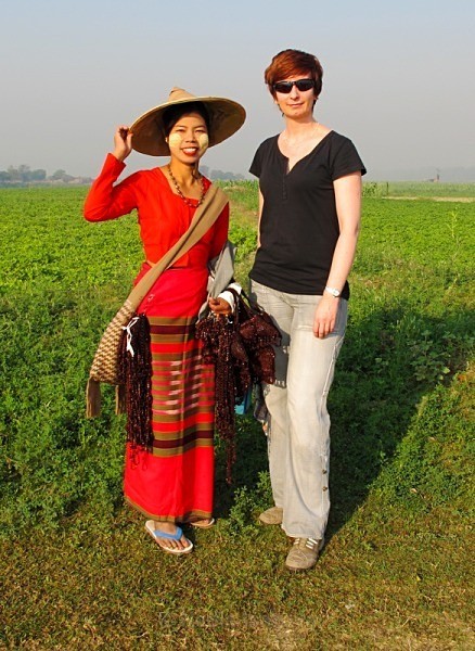 Burma 21 cc - The Burmese Adventure - monks, fishermen and more monks