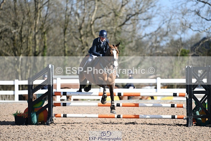 250330-101642-06053 - Cls 32 British Novice and 90cm