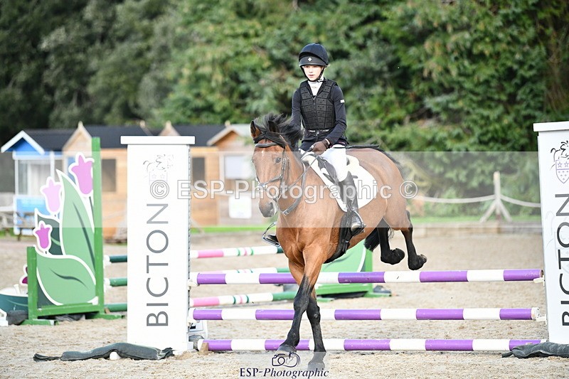 251004A-151021-01702 - Classes 8 & 9 70cm