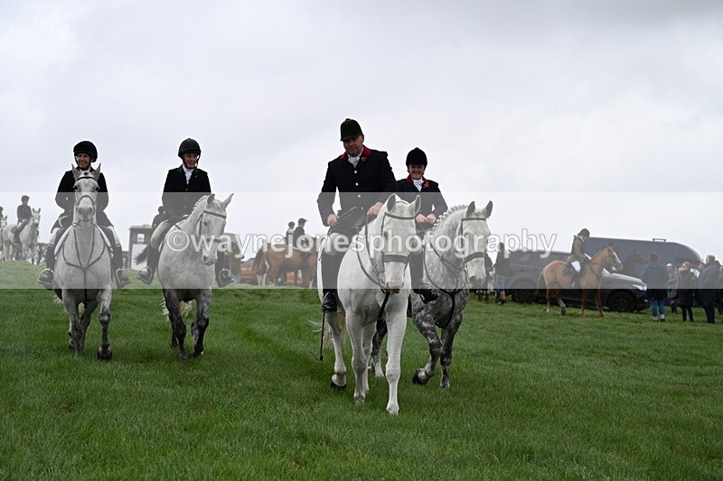 WJ7_8738 - Meet Staff & Hounds