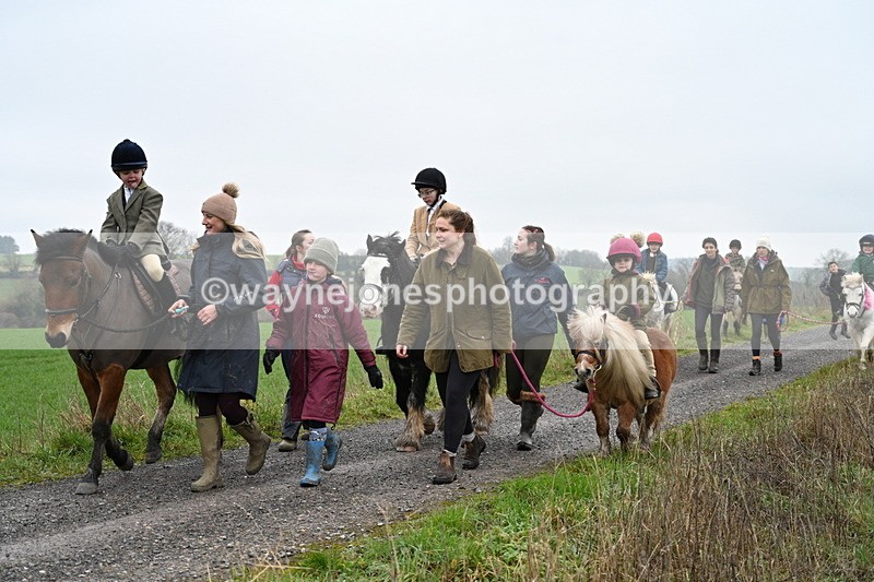 WJ7_9838 - Walk out..