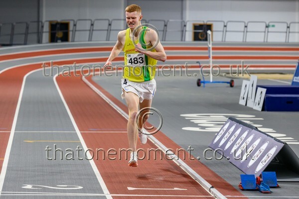 AgeInd25SUN-915913 - Track Male