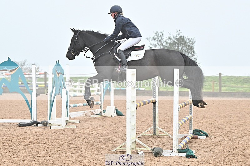 241103A-113130-07070 - SUN Cls 18 British Novice and 90cm Open