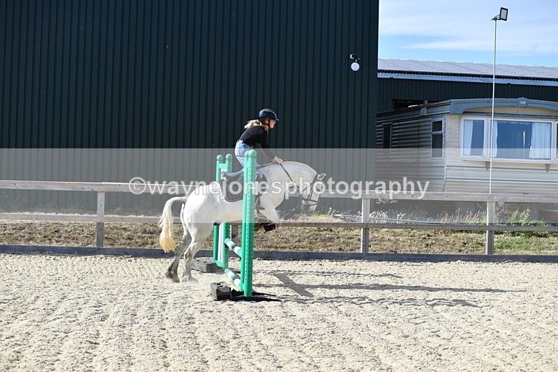 WJ5_5838 - Poles off the floor