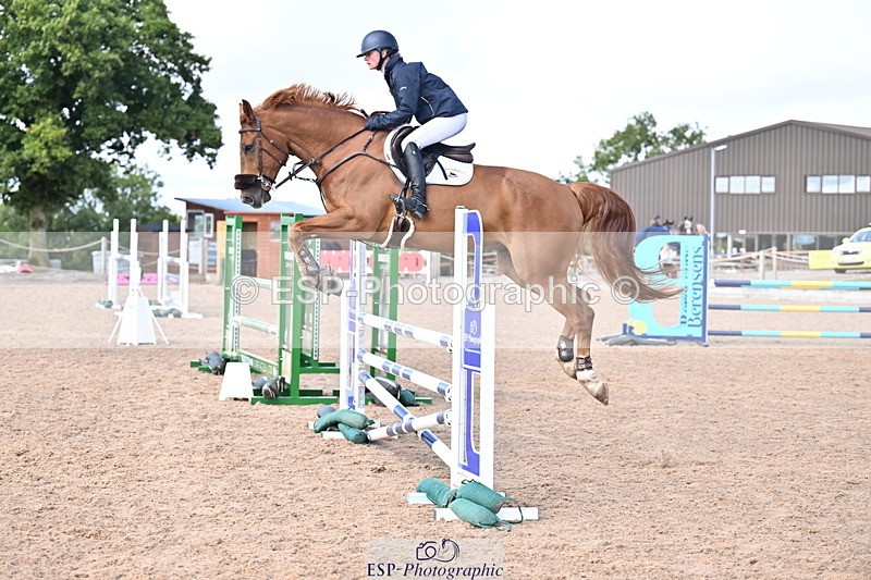 250827B-133009-00575 - Cls 4 Snr Newcomers 1.10m