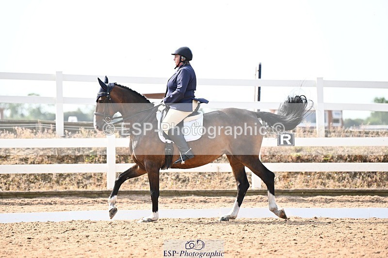 250815-111832-00580 - 031-Nicola.SealRebel.Heart