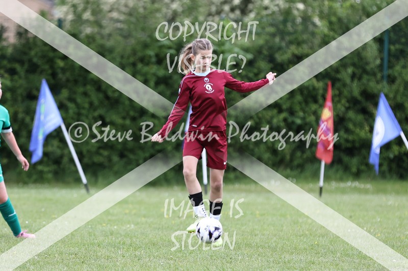 1DX31681 - Covingham Park V Tadpole Farm