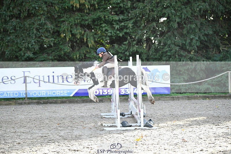 251004A-152302-01809 - Classes 8 & 9 70cm