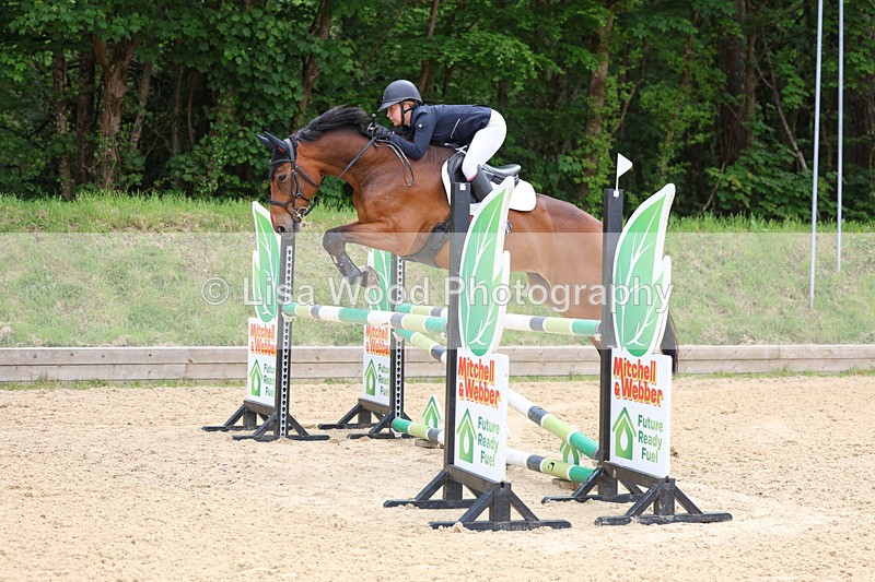 3E7A9424 - Class 8: Senior Newcomers/1.10m open