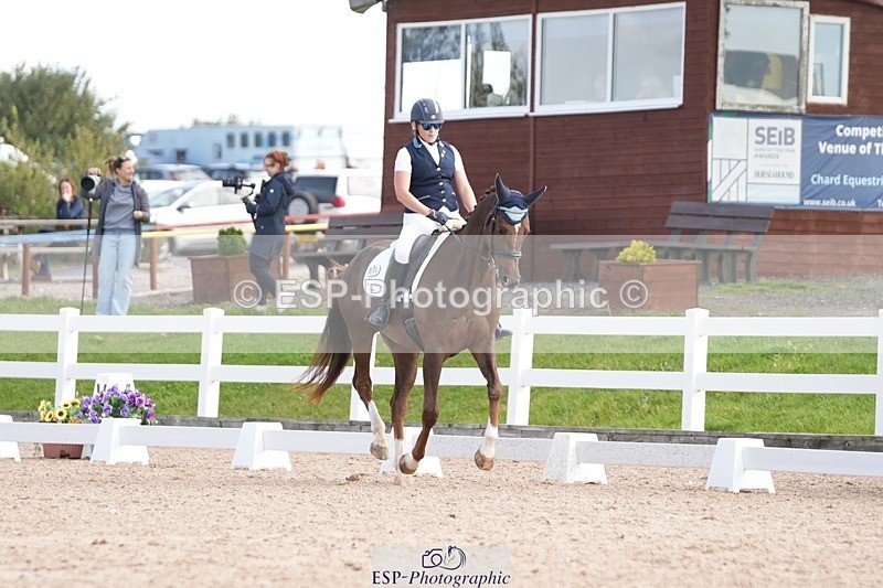 250906-104310-01542 - 006-Verity.PerryVogue