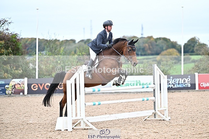 251015-130138-00465 - Cls 4 Newcomers and 1.10m Open