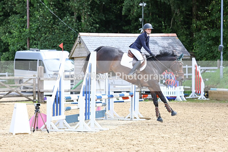 3E7A3099 - Class 4: Senior British Novice/90cm open