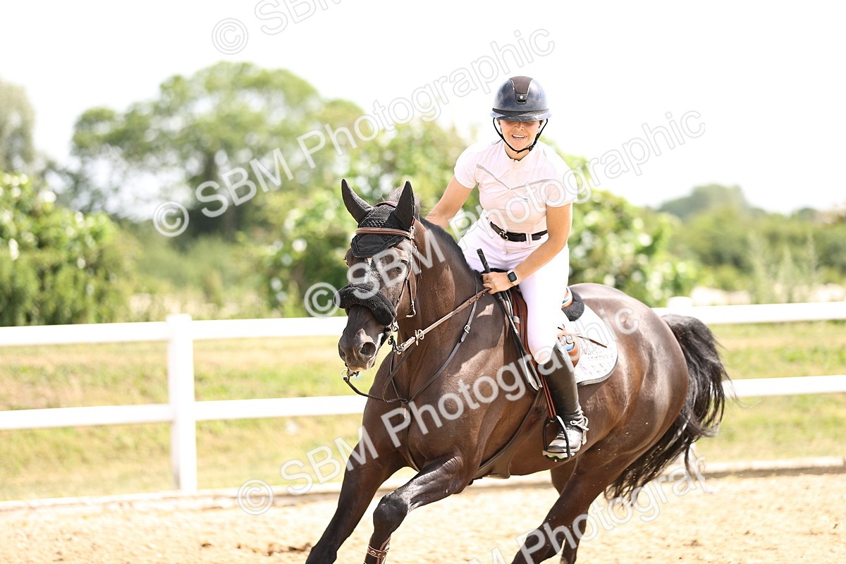SBM_000489 - Class 15 - Redpost Equestian Senior Foxhunter - 1.20m