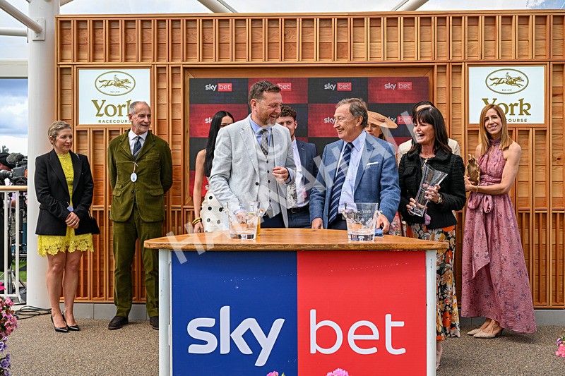 210826-Race 1-Blue Courvoisier-8827 - Race 1 13.50pm Sky Bet Mile Handicap
