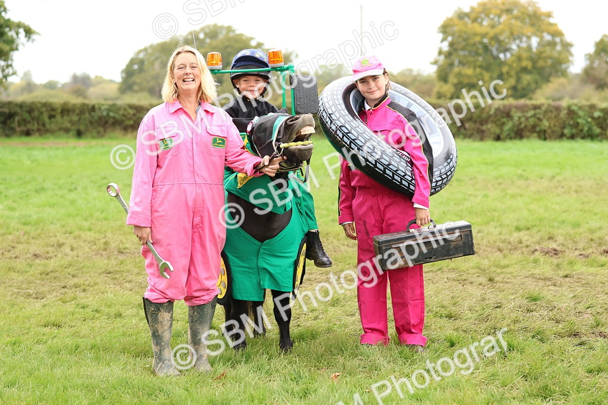 SBM_61662 - S37a - Fancy Dress Showing