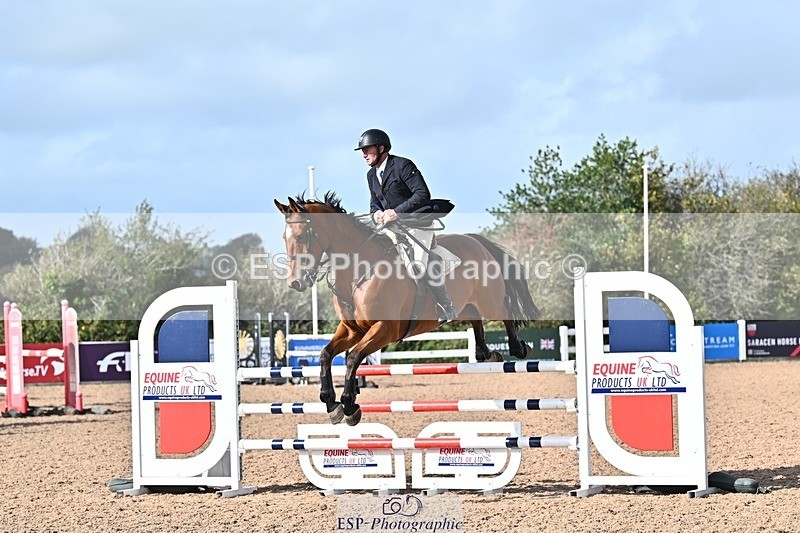261014-130049-00539 - Cls  05 Snr Newcomers & 1.10m Open