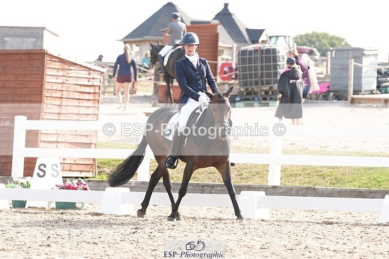 250817-094644-07239 - 090-Sarah.GoddardSaris.Fingers.Crossed