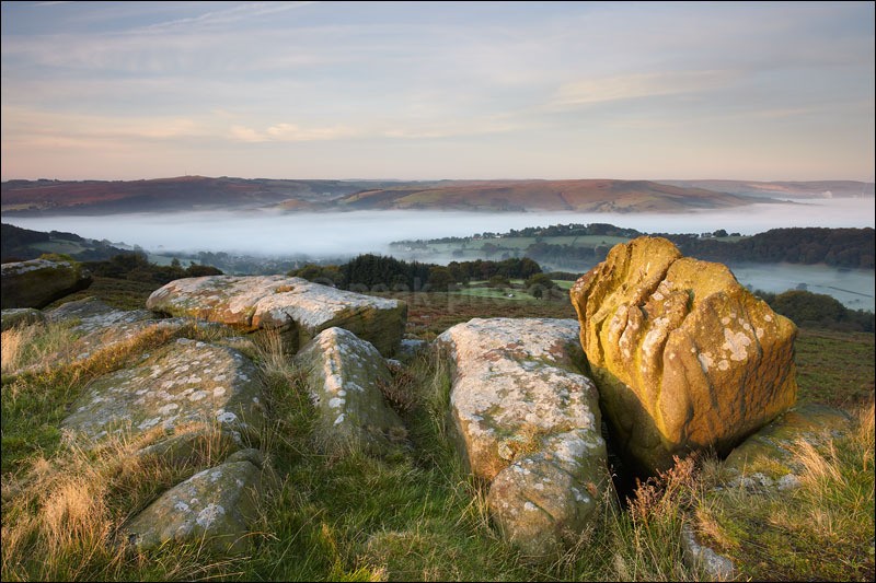 Knuckle Stone on Carr Head Rocks - Peak District | Dark Peak