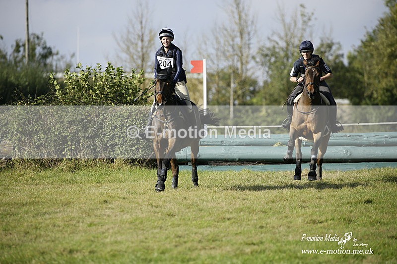  WWHT 171021 3587 - Intermediate Pairs (0.90m)  17/10/21