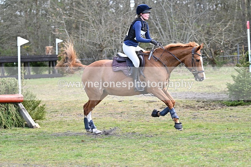 WJ7_0066 - Time 10:13 to 10:38 Times at the Fence