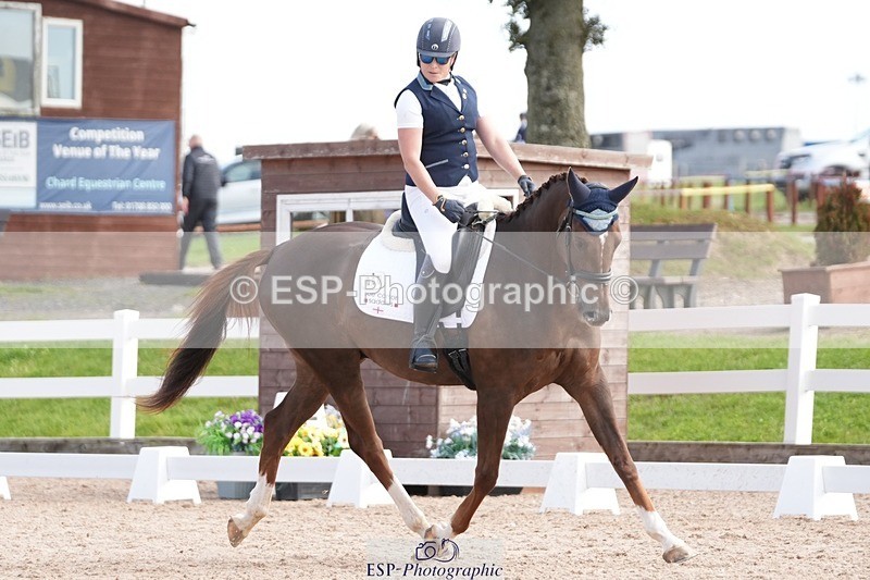 250906-104243-01539 - 006-Verity.PerryVogue