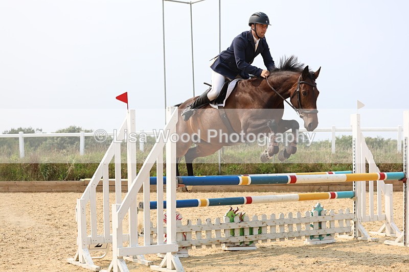 3E7A2432 - Class 8: Senior Newcomers/1.10m open