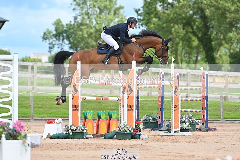 230721A-151654-07150 - Cls 10, 2 Star Big 1.45m Start to break