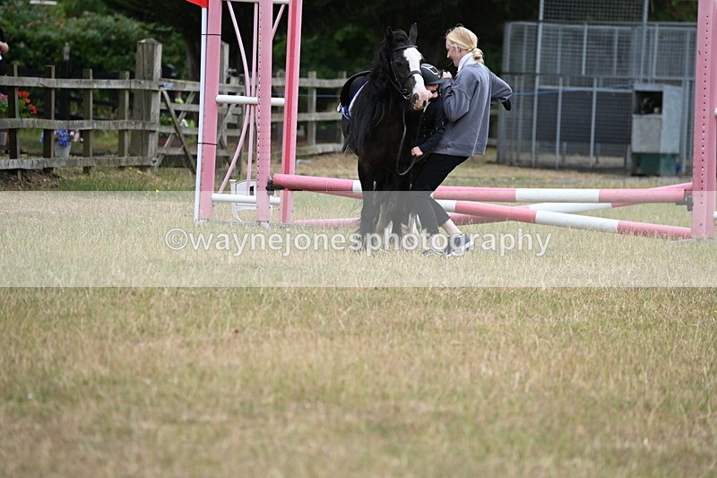 WJ6_9487 - Class 12 Minimus Jumping 45cm
