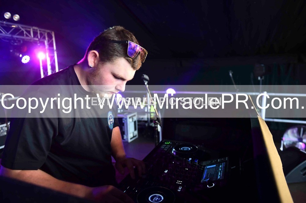 SH4_9980 - Tj the DJ
