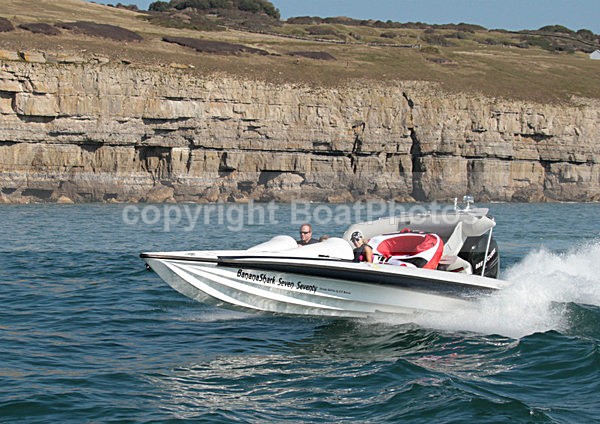 111002 BANANASHARK IMG_3157 - Speedboats
