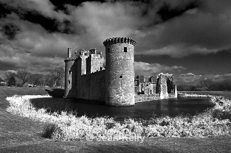 Caerlaverock Castle - 7500 bw - Black and white