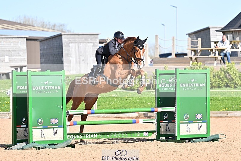 260408-101937-00129 - Cls 2 British Novice and 90cm