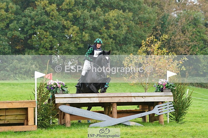 251025A-101522-17038 - D-343-Georgina.Owen