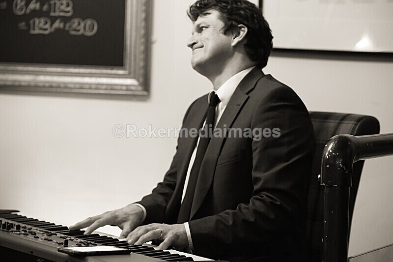 NKC-32 - Denny Illet and chums plays tribute to Nat King Cole