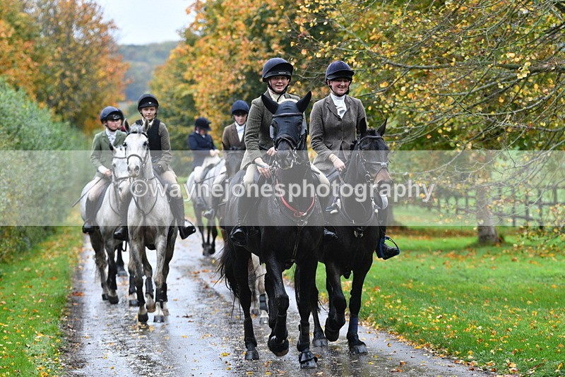 WJ5_6354 - B&B walk back for Hunt Tea !