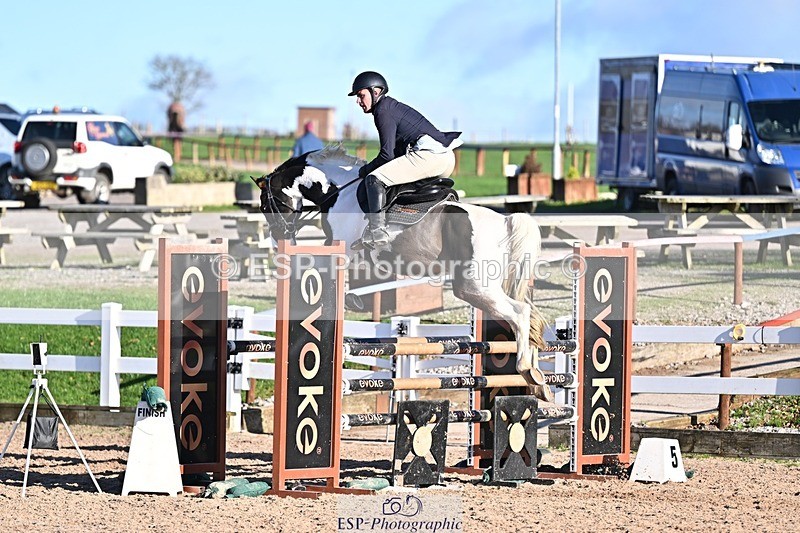 251119-125544-00403 - Cls 4 Newcomers and 1.10m Open