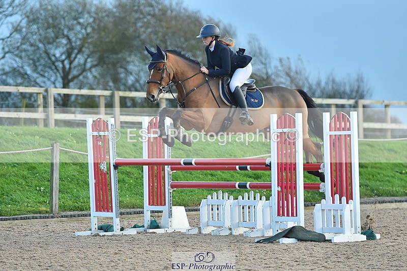 231119A-153554-06384 - Sun Cls 11-13 Children on Horses 90cm, 1m & 1.10m